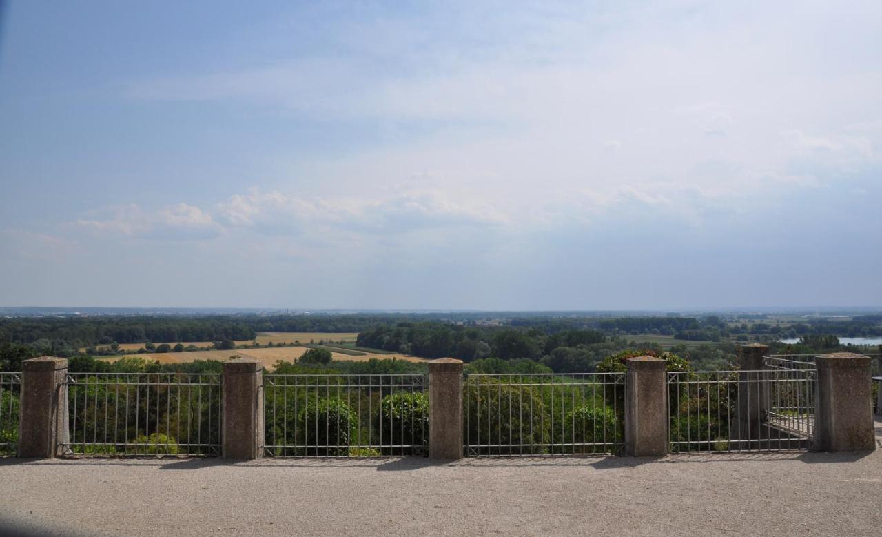 Hotel Schloss Leitheim Eksteriør bilde
